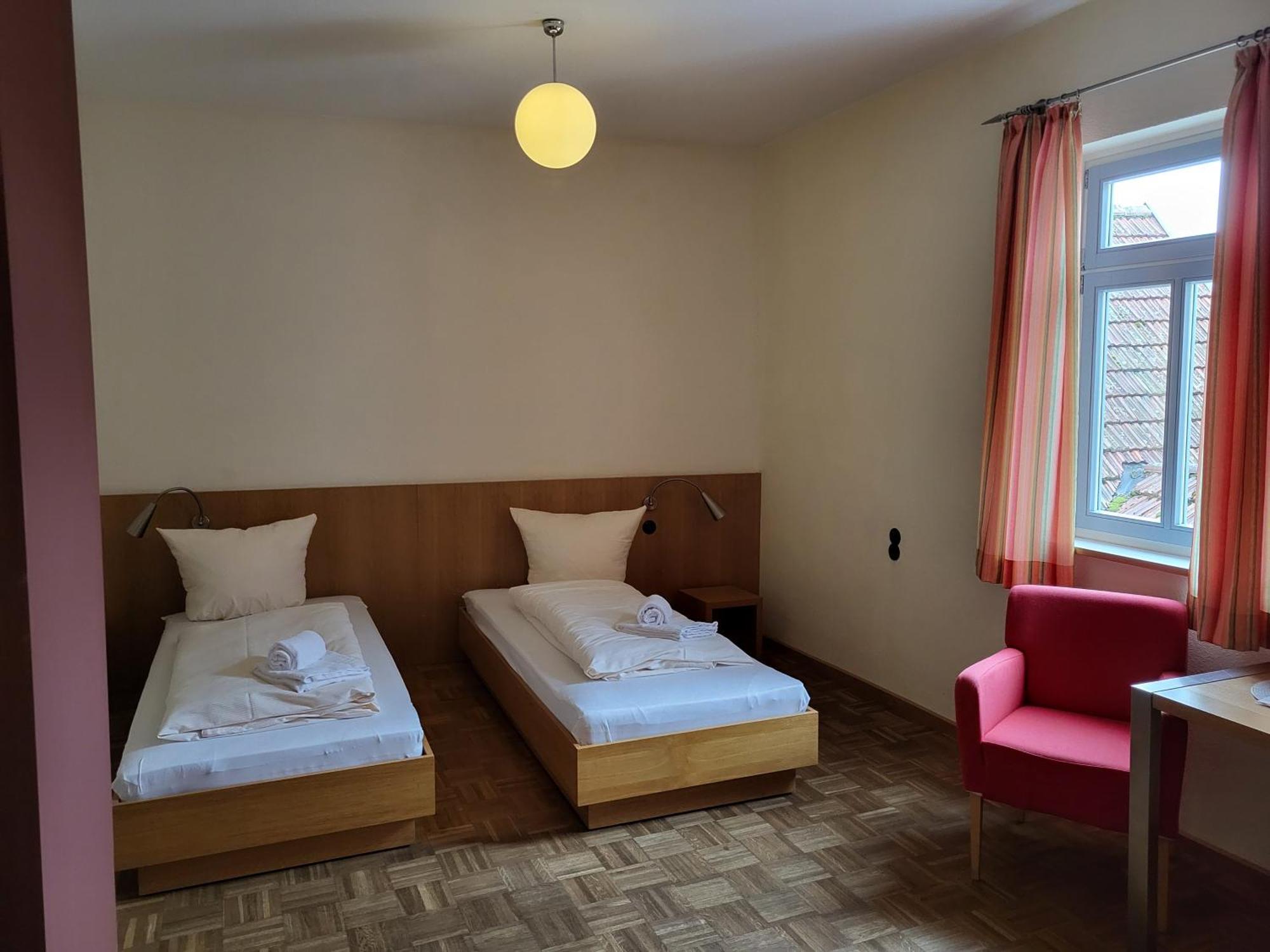 Zur Rose, Peruanisches Restaurant Und Franzoesisches Cafe Hotel