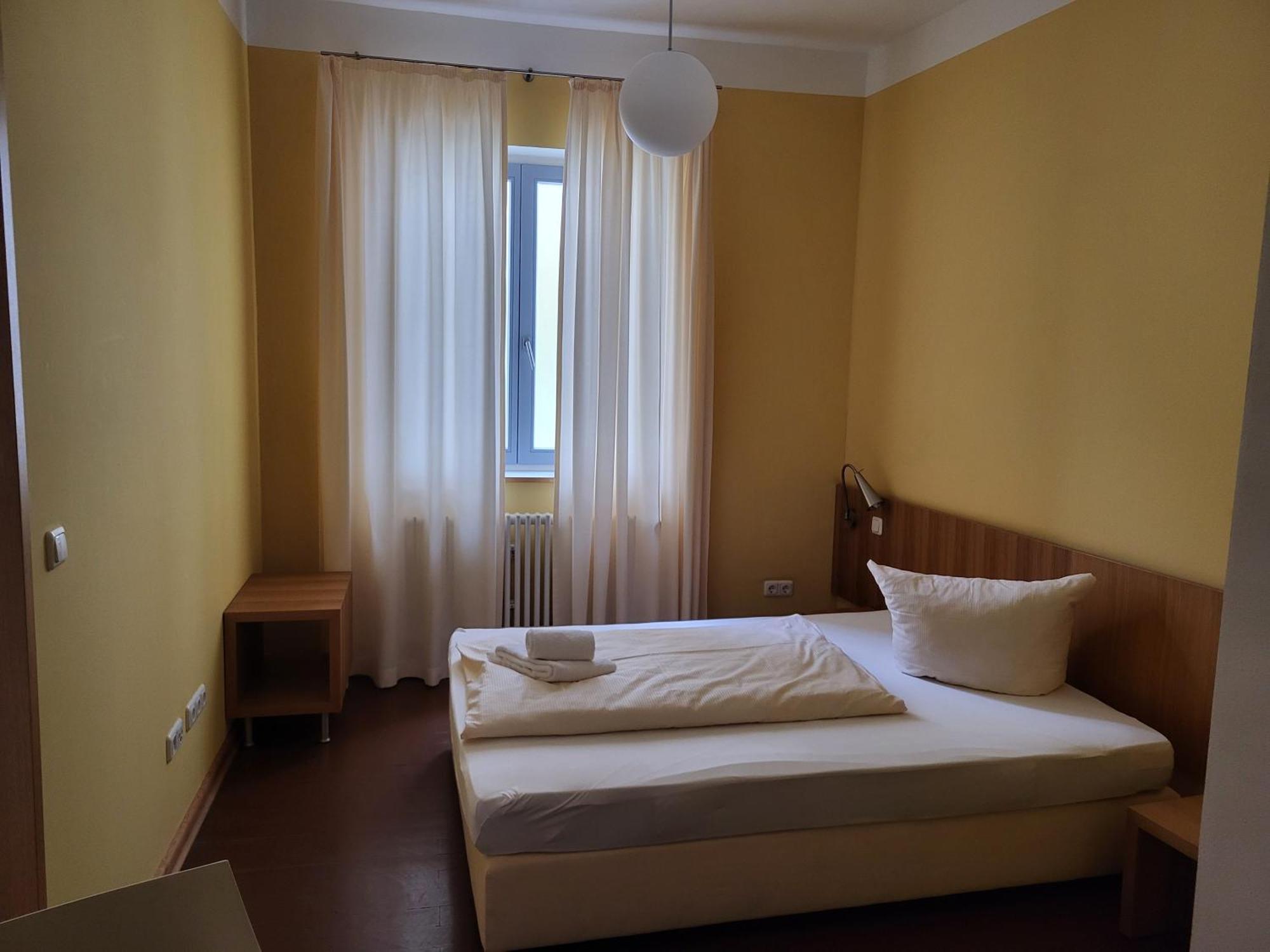 Hotel Zur Rose, Peruanisches Restaurant Und Franzoesisches Cafe